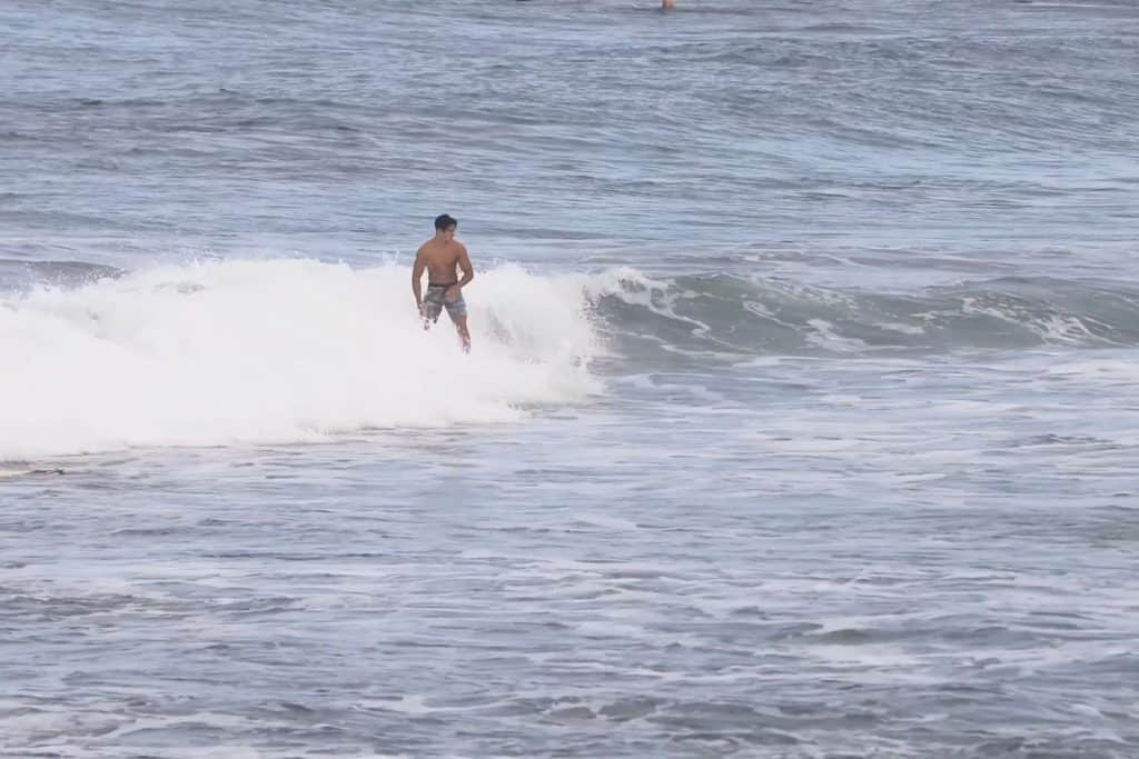 Mastering the Art of Reading Waves for Perfect Surfing Spots