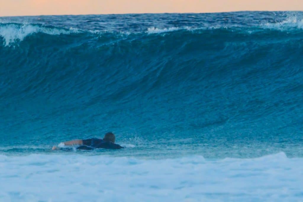 Mastering the Art of Reading Waves for Perfect Surfing Spots