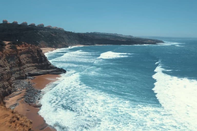 Mastering the Art of Reading Waves for Perfect Surfing Spots